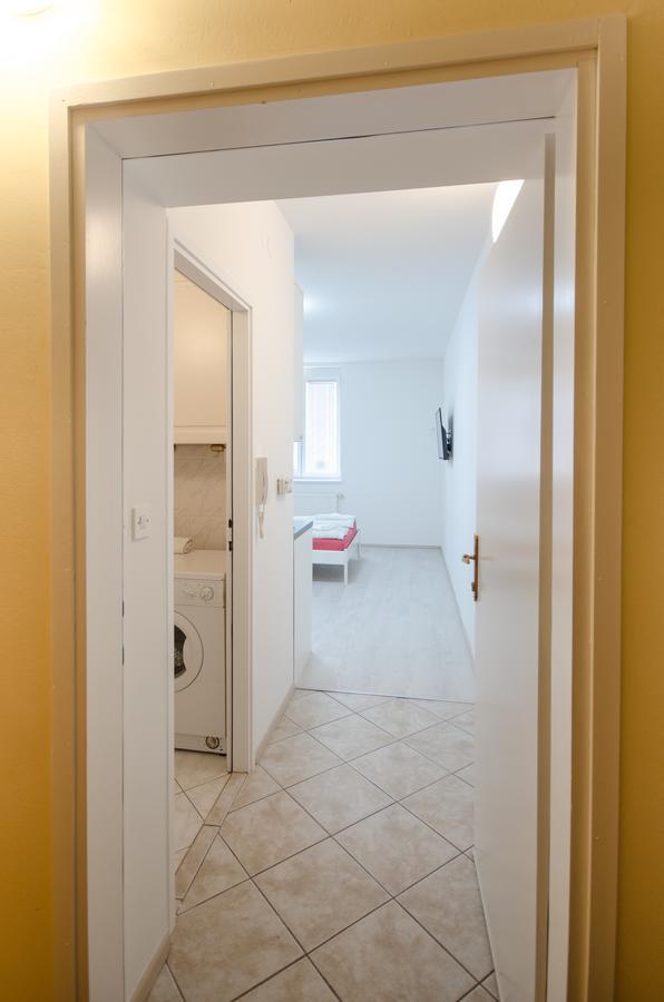 Apartment Trzaska With Free Parking Ljubljana Bagian luar foto