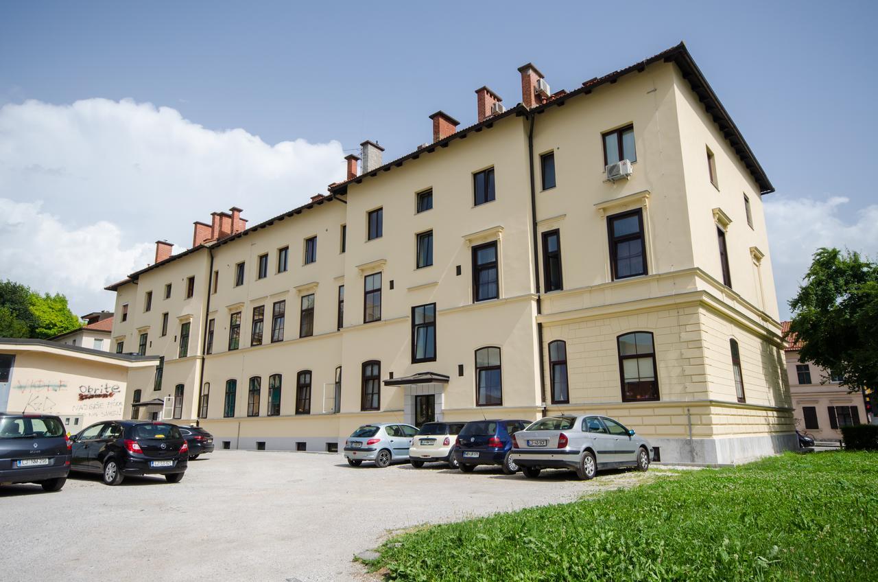 Apartment Trzaska With Free Parking Ljubljana Bagian luar foto